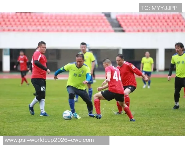 武汉晚报杯足球赛精彩纷呈球迷热情高涨展现城市活力与团结精神 武汉晚报杯足球赛精彩纷呈球迷热情高涨展现城市活力与团结精神